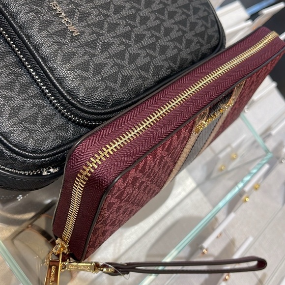 Michael Kors Jet Set Travel Large Signature Logo and Metallic Continental Wallet - Picture 12 of 16